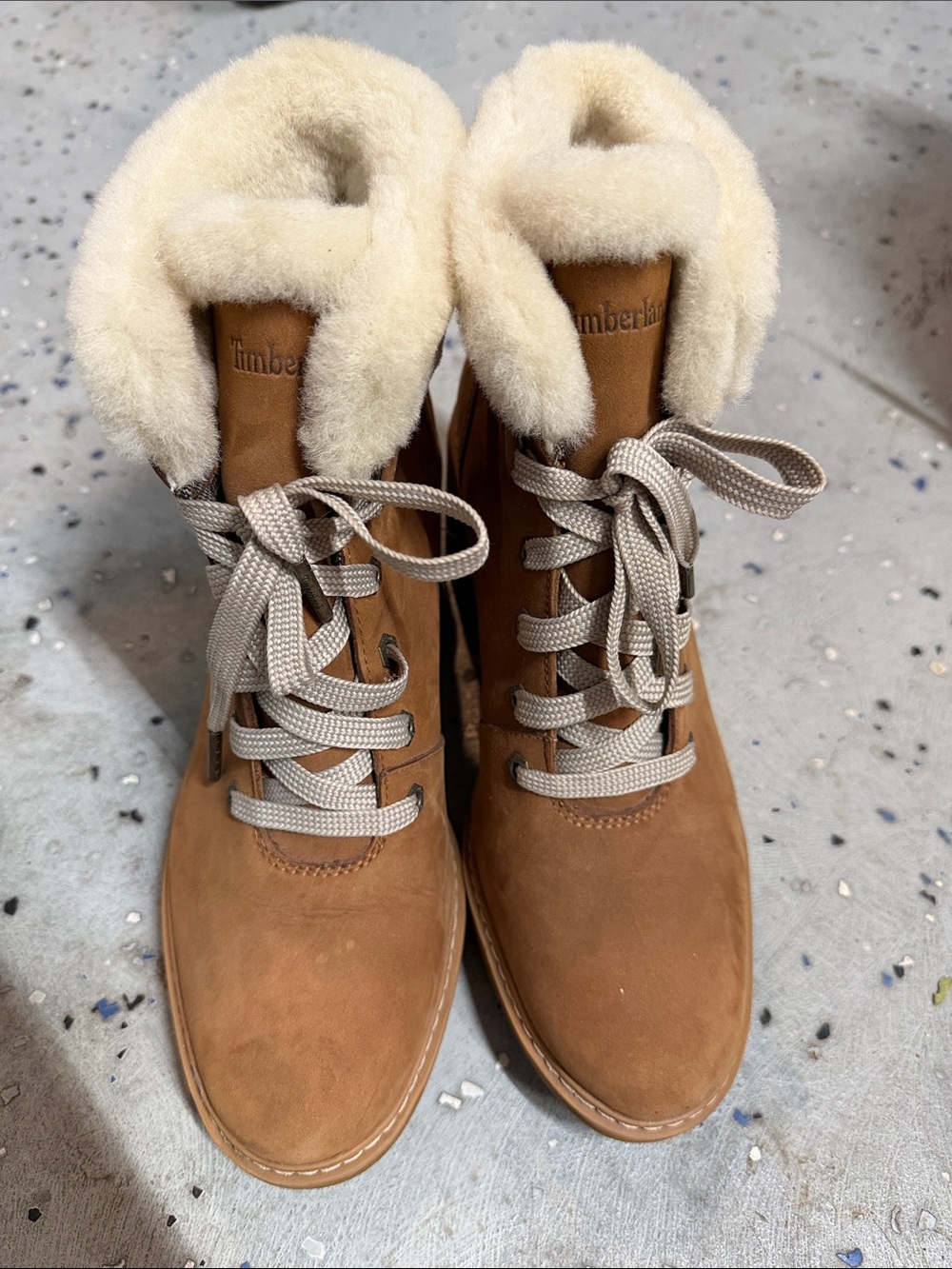 Timberland Tan Suede Lace-Up Ankle Boots with Cream Shearling Collar - Picture 2 of 6